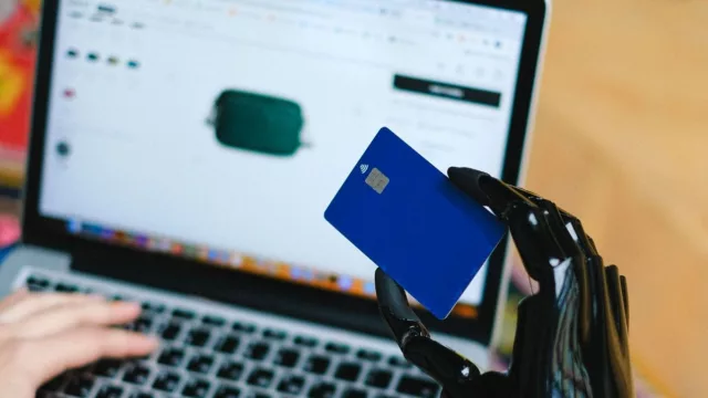 La IA influye en las compras, pero el 62% de los argentinos verifica sus recomendaciones